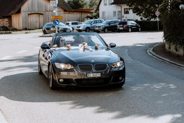 Hochzeit Kleines Wiesental Location Brautpaar Kommt Mit Cabrio An