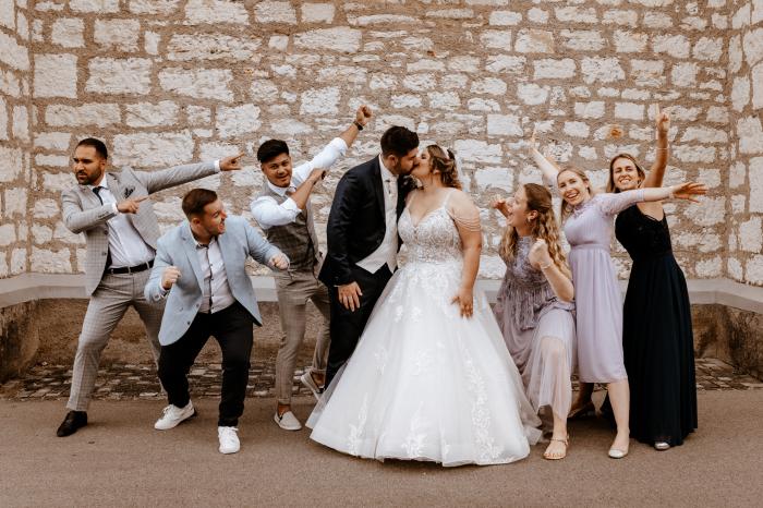 Hochzeit Lustiges Gruppenfoto Mit Den Besten Freunden