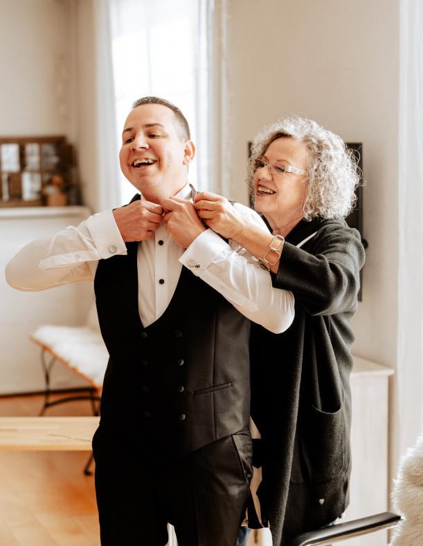 Hochzeit Getting Ready Bräutigam Macht Sich Fertig