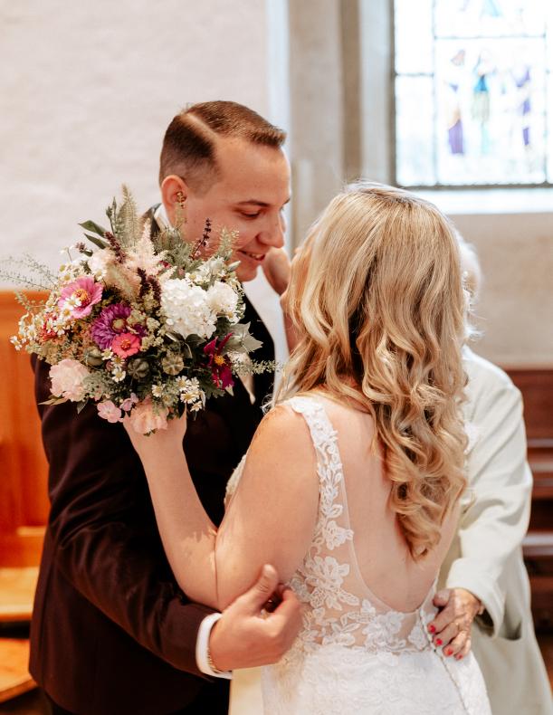 Hochzeit First Look In Der Kirche