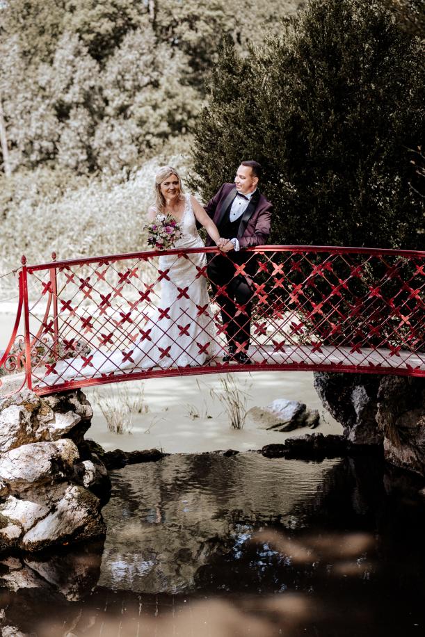 Hochzeit Paarshooting Auf Brücke