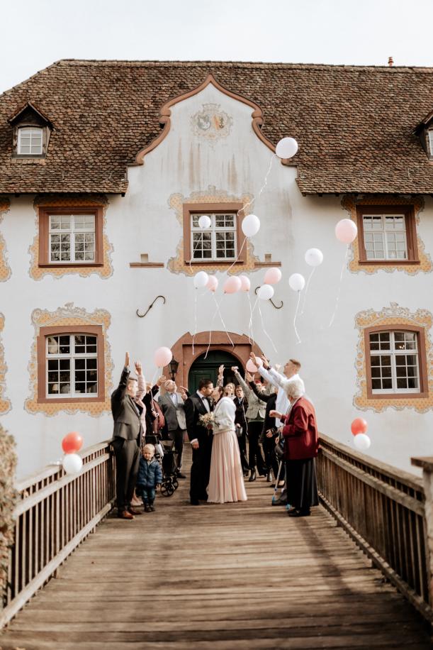 Hochzeit Standesamt Inzlinger Wasserschloss Luftballons Nach Standesamt