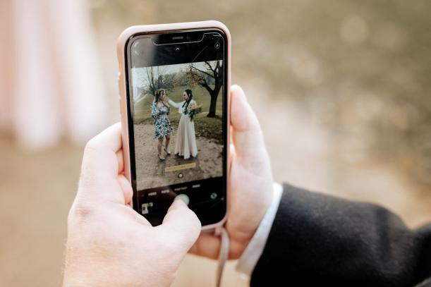 Hochzeit Standesamt Inzlinger Wasserschloss Gäste Machen Fotos