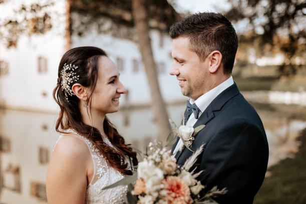 Hochzeit Standesamt Inzlinger Wasserschloss Bei Lörrach Brautpaarshooting Closeup