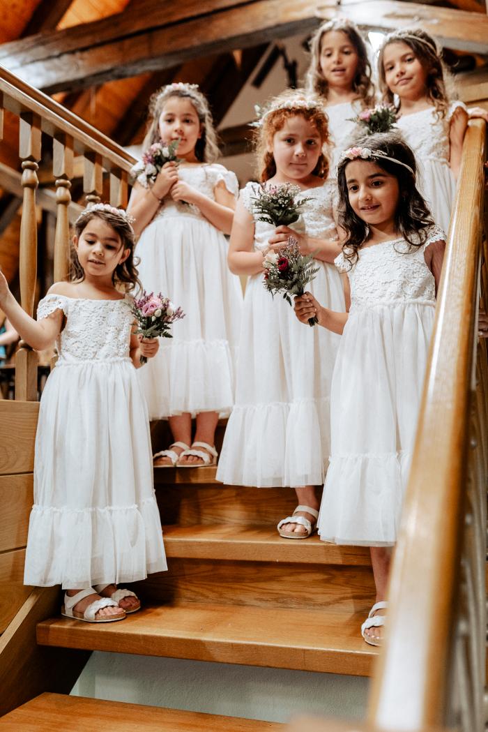 Hochzeit Bad Säckingen Blumenmädchen Warten Auf Die Braut An Der Treppe
