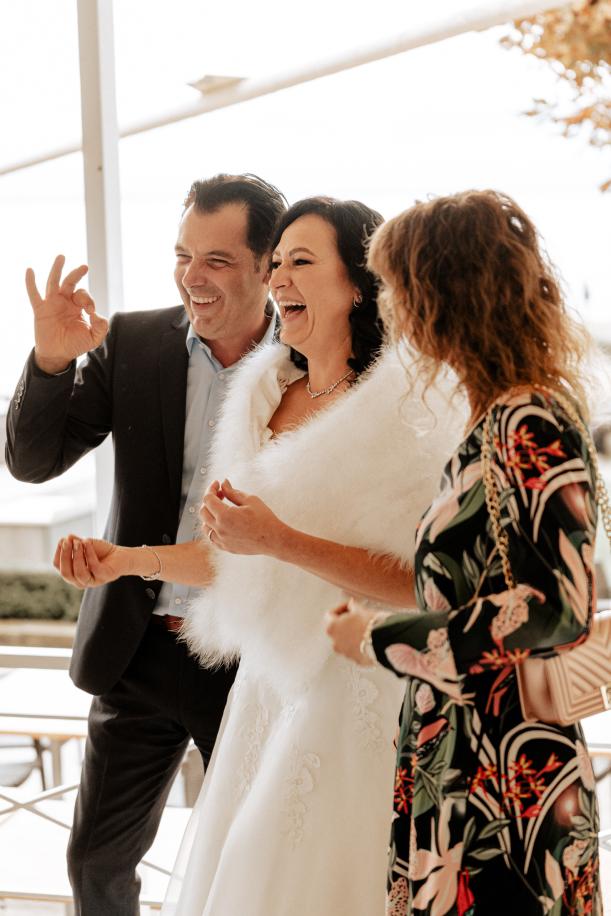 Hochzeit Bodensee Hochzeitsfotograf Gäste Lachen