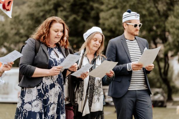 Hochzeit Inzlinger Wasserschloss Bei Lörrach Gäste Singen Ein Lied