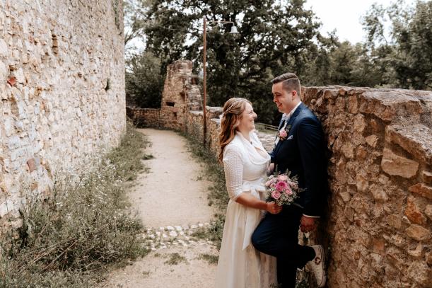 Hochzeit Auf Burg Rötteln In Lörrach Paarshooting Umarmung