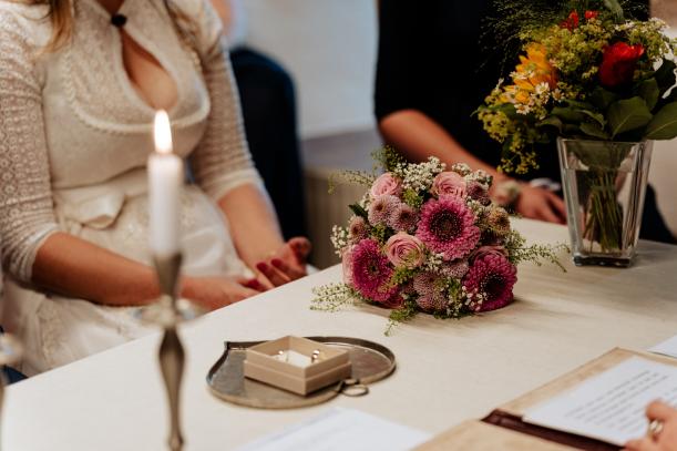 Hochzeit Auf Burg Rötteln In Lörrach Detailshot Im Standesamt