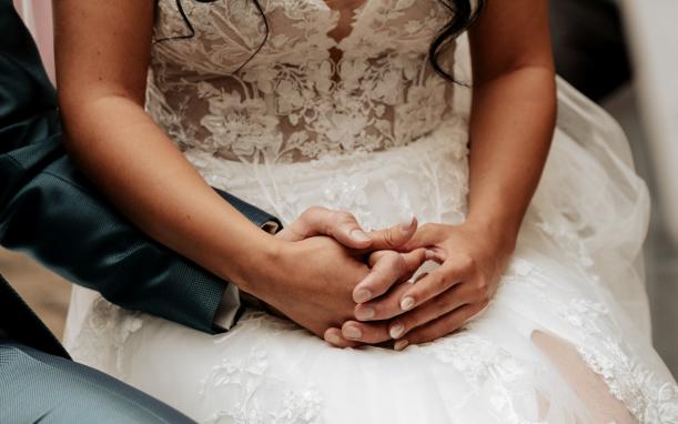 Hochzeit Paar Hält Händchen Emotional Zeremonie Mühle Binzen