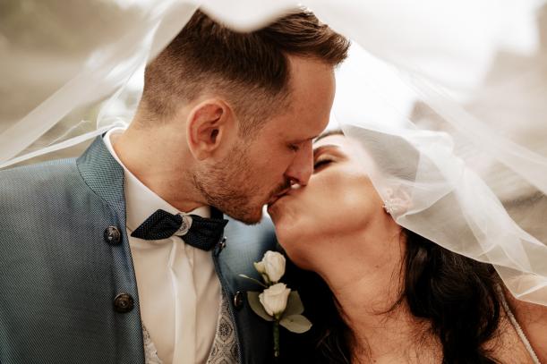 Hochzeit Brautpaar Kuss Unter Dem Schleier Emotional Mühle Binzen