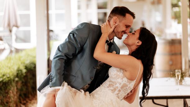 Hochzeit Paarshooting Kussbild Emotional Bildidee Mühle Binzen