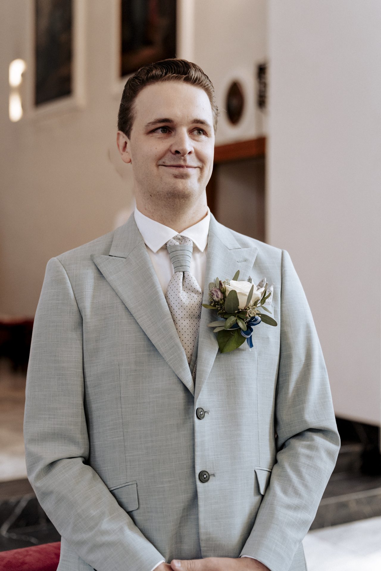 Bräutigam wartet am Altar (2026)